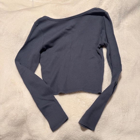 HOLLISTER CROP LONG SLEEVE - Picture 2 of 3